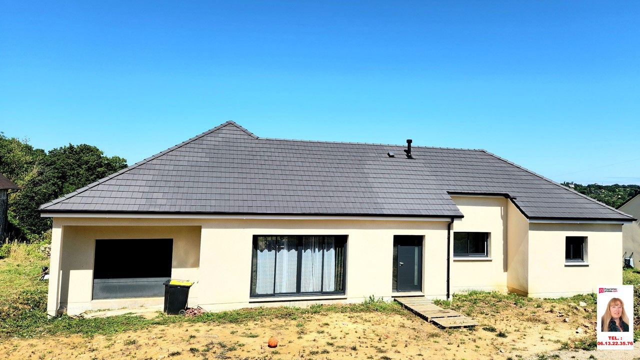 Vernon proche - Propriété récente de plain pied de 160 m2 - 4 chambres - bel espace de vie - sur un terrain plat de 1.073 m2 - Prix : 369.900