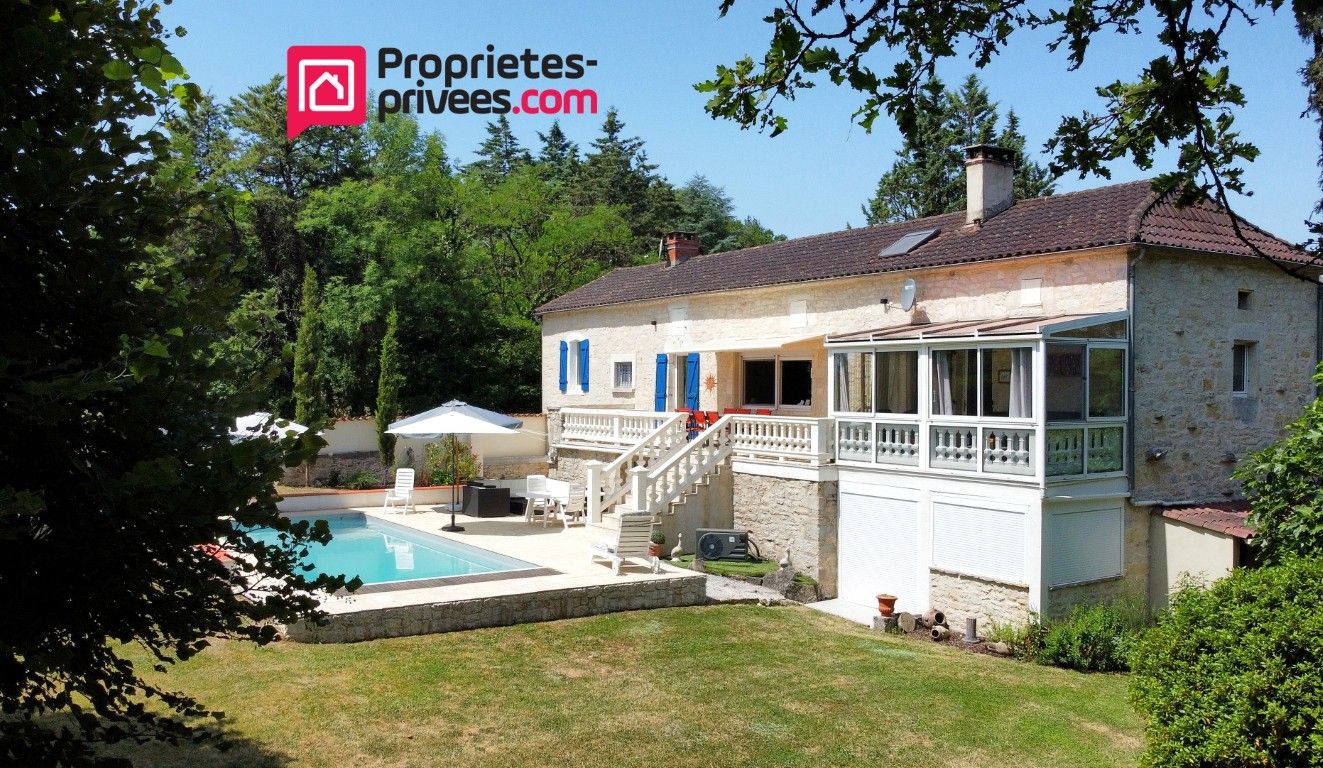 Maison de caractère 5 chambres et studio indépendant, piscine et grand jardin à 10 minutes de Cahors