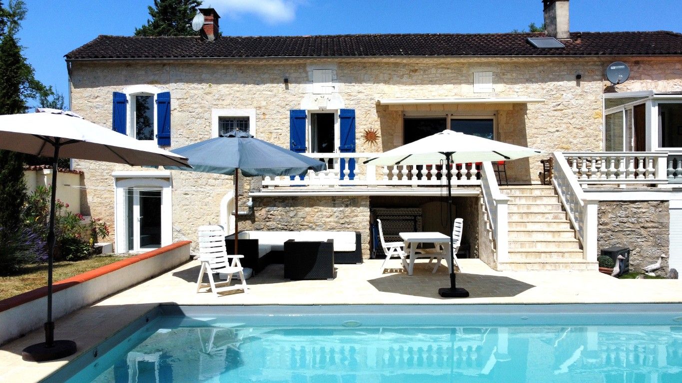 CAHORS Maison de caractère 5 chambres et studio indépendant, piscine et grand jardin à 10 minutes de Cahors 2