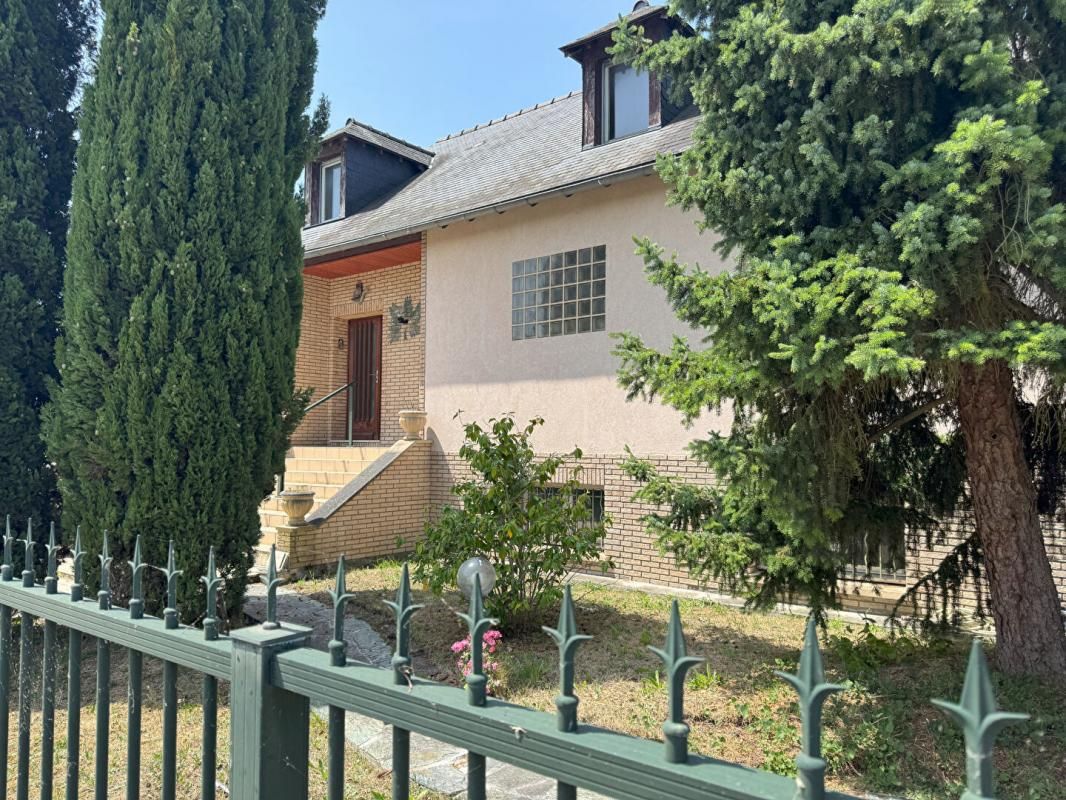 CHAMBRAY-LES-TOURS A VENDRE 37170 Chambray-les-Tours Maison 8 pièces 180 M2 jardin / garage 1