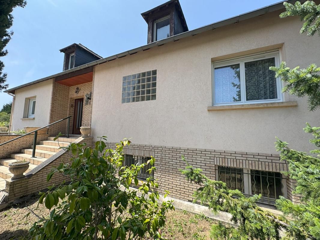 CHAMBRAY-LES-TOURS A VENDRE 37170 Chambray-les-Tours Maison 8 pièces 180 M2 jardin / garage 2