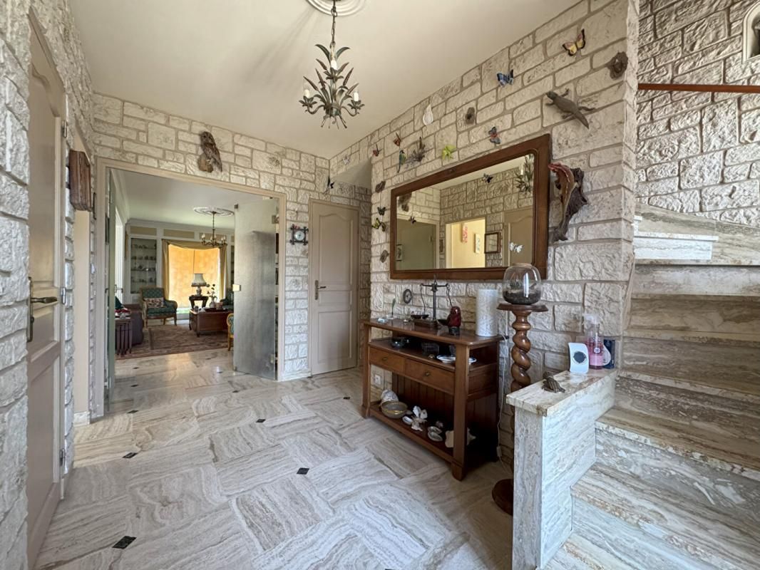 CHAMBRAY-LES-TOURS A VENDRE 37170 Chambray-les-Tours Maison 8 pièces 180 M2 jardin / garage 3