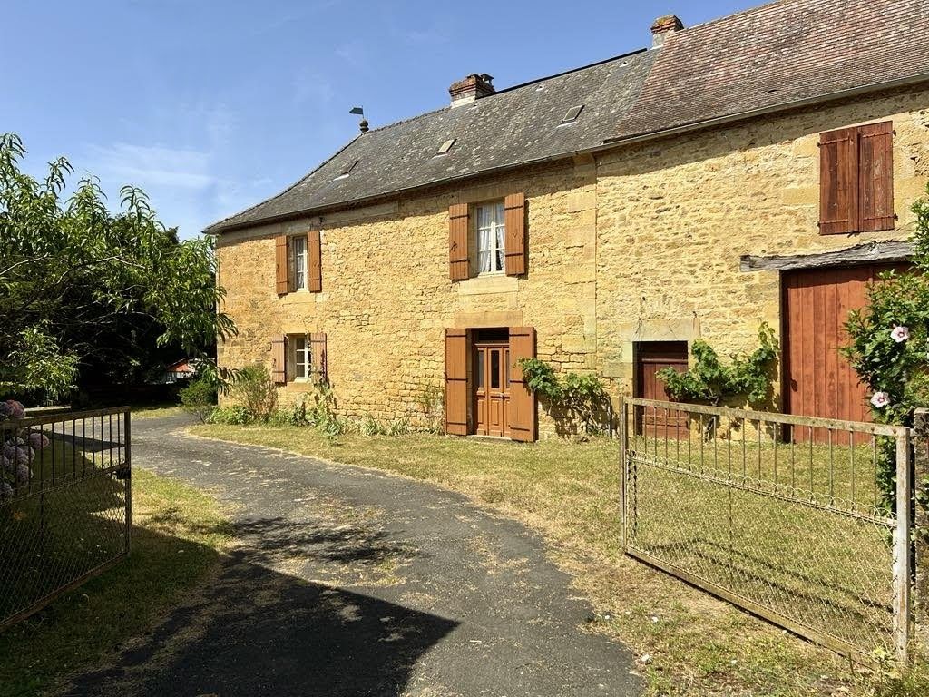 CORGNAC-SUR-L'ISLE Corps de ferme à et ses dependances à Corgnac Sur L Isle 6 pièce(s) 120 m2 1