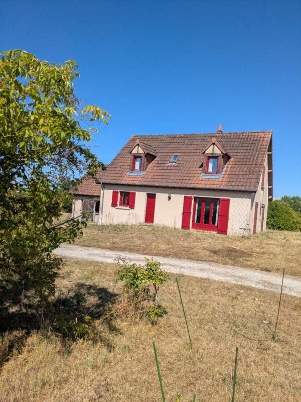 Maison Pouilly Sur Loire 4 pièce(s) 125 m2, piscine (à remettre en état)