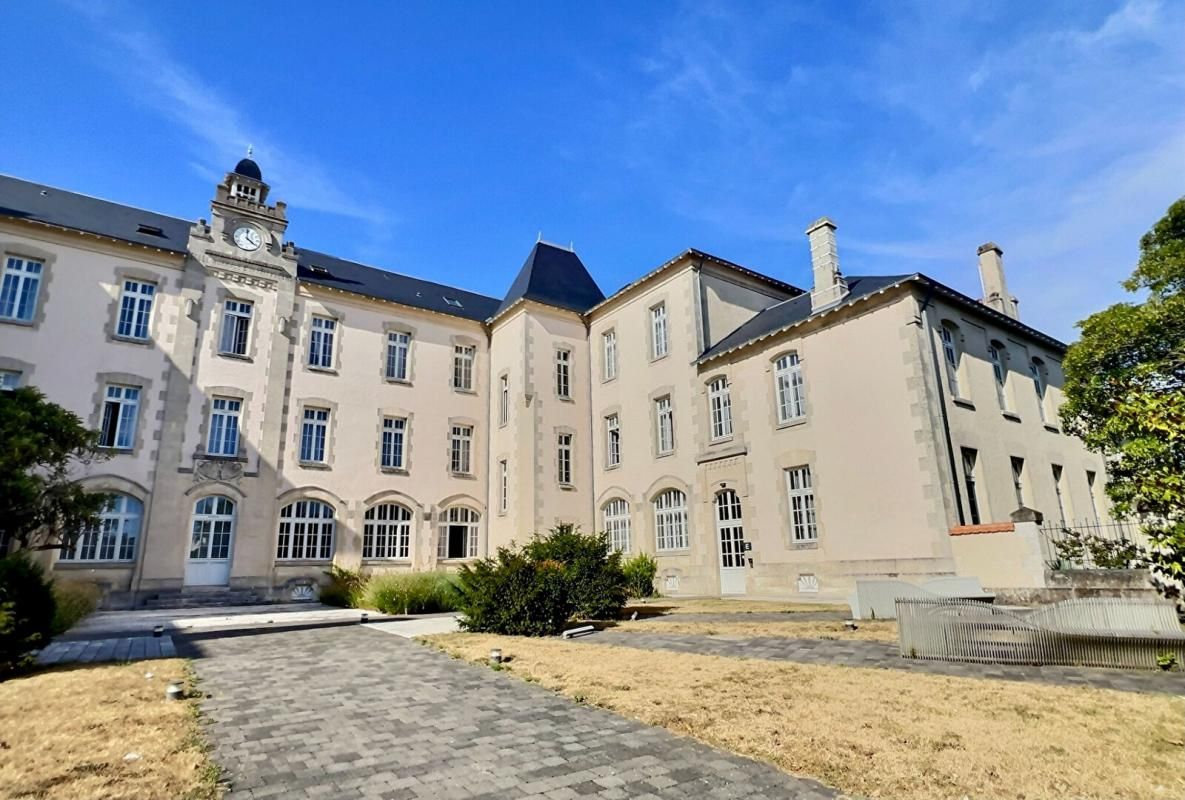LA ROCHELLE Appartement La Rochelle 2 pièce(s) 52 m2 +place de stationnement privative en sous -sol 1