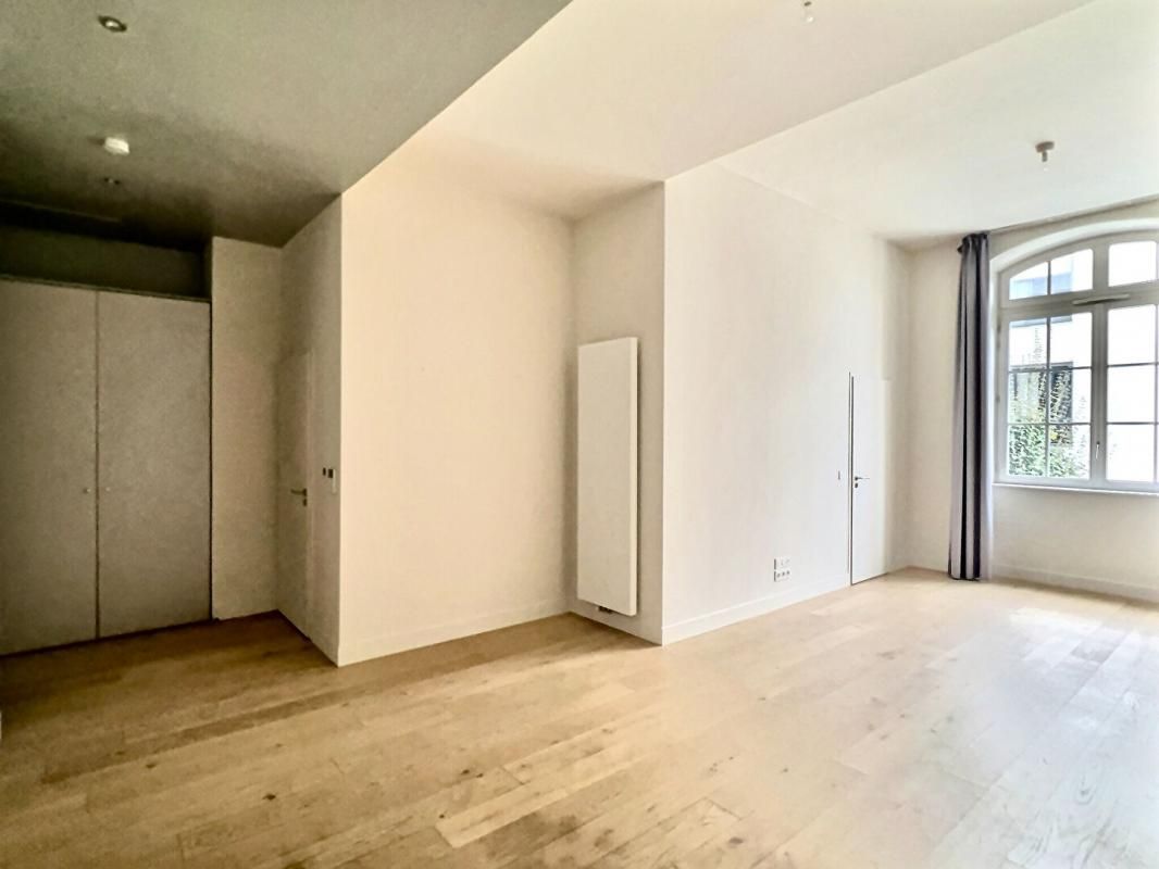 LA ROCHELLE Appartement La Rochelle 2 pièce(s) 52 m2 +place de stationnement privative en sous -sol 3