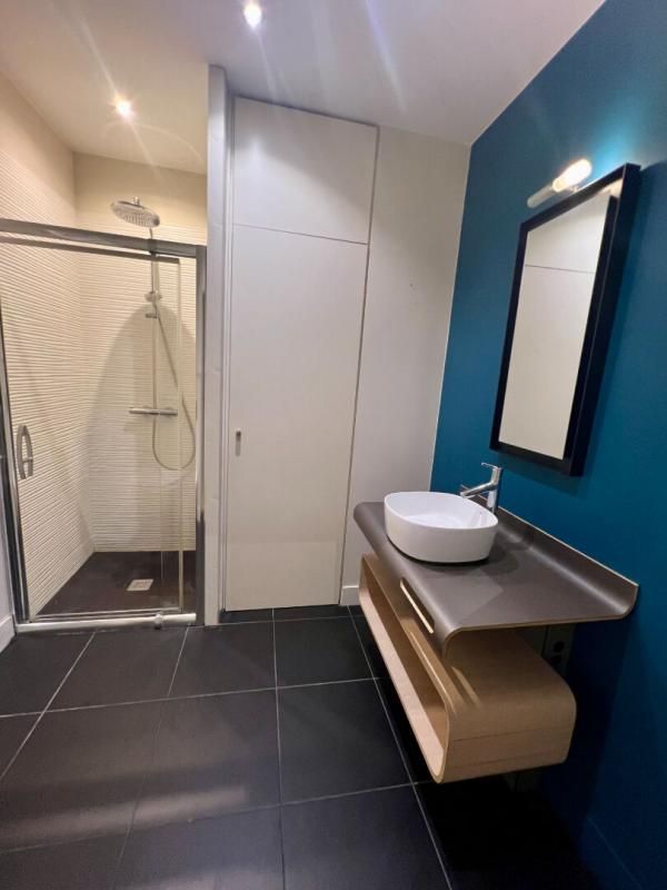 LA ROCHELLE Appartement La Rochelle 2 pièce(s) 52 m2 +place de stationnement privative en sous -sol 4