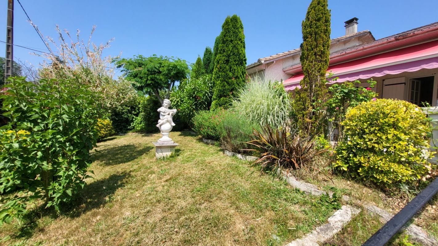 Maison années 1975 Saint Medard De Mussidan 6 pièces 210 m2 jardin de 1310m²