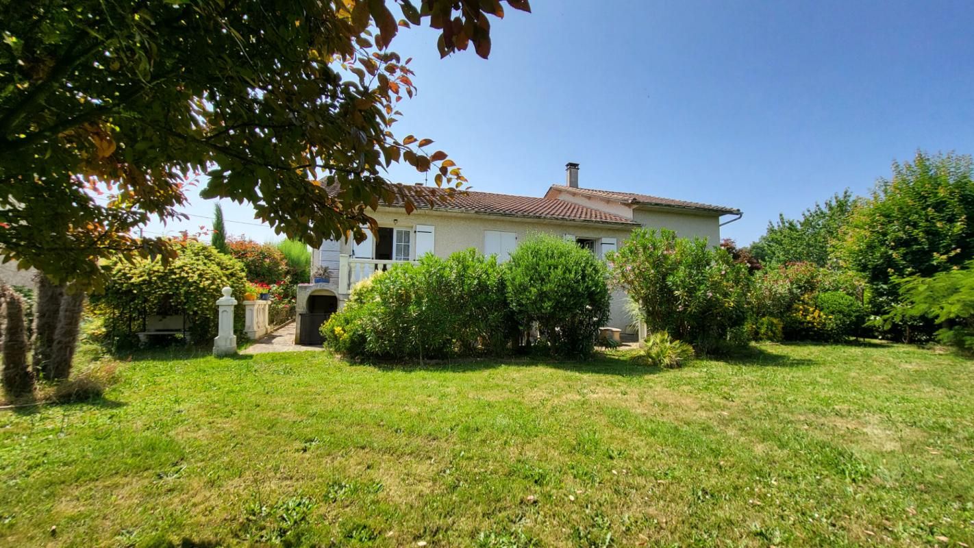 SAINT-MEDARD-DE-MUSSIDAN Maison années 1975 Saint Medard De Mussidan 6 pièces 210 m2 jardin de 1310m² 2
