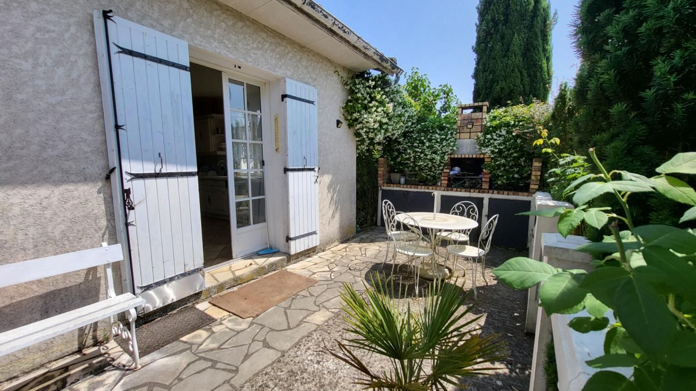 SAINT-MEDARD-DE-MUSSIDAN Maison années 1975 Saint Medard De Mussidan 6 pièces 210 m2 jardin de 1310m² 3