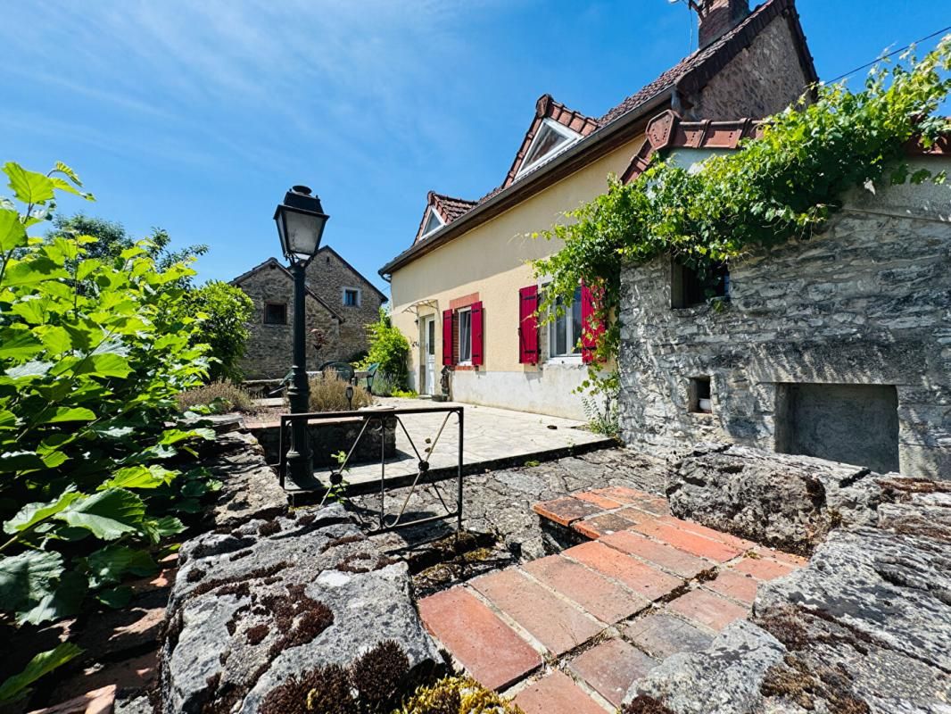 Très belle maison en pierre avec gîte à l'entrée du Morvan