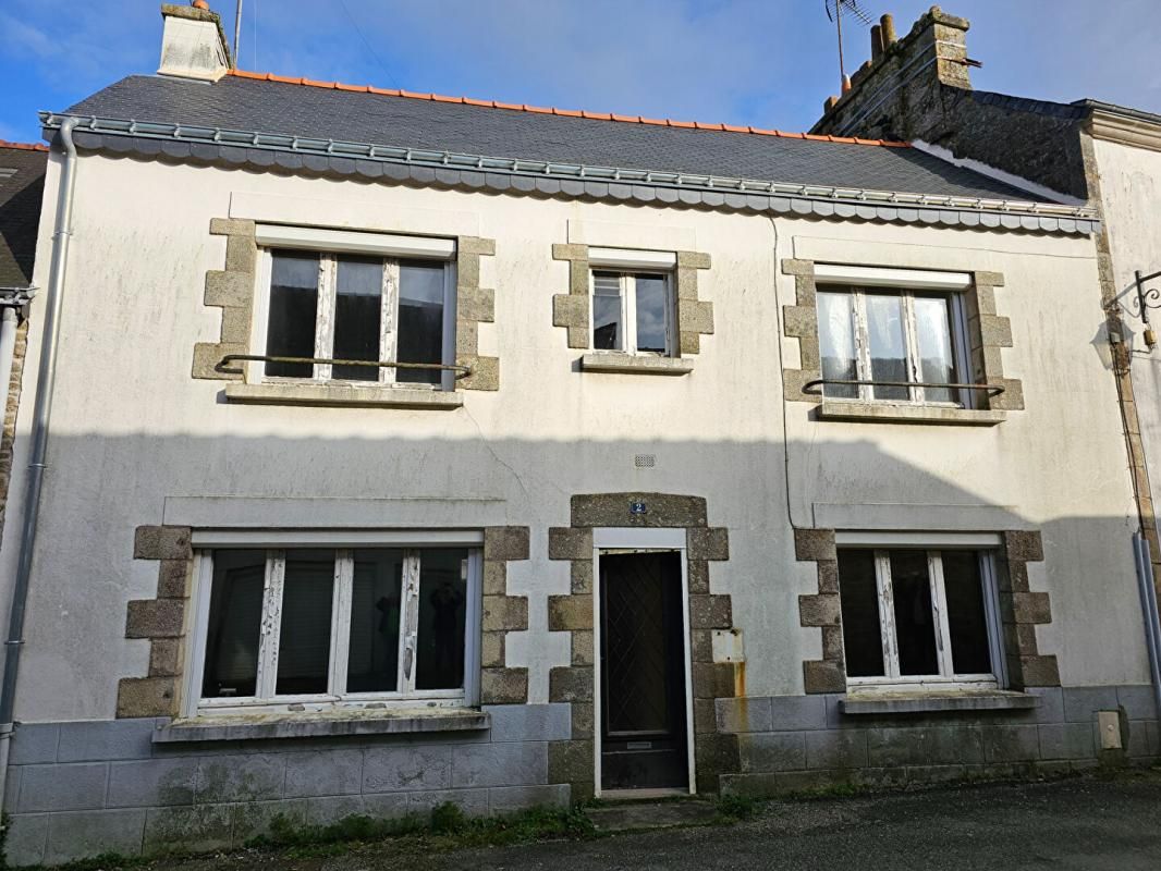 GUEMENE-SUR-SCORFF Maison en pierre à rénover plein centre de Guemene sur Scorff 1