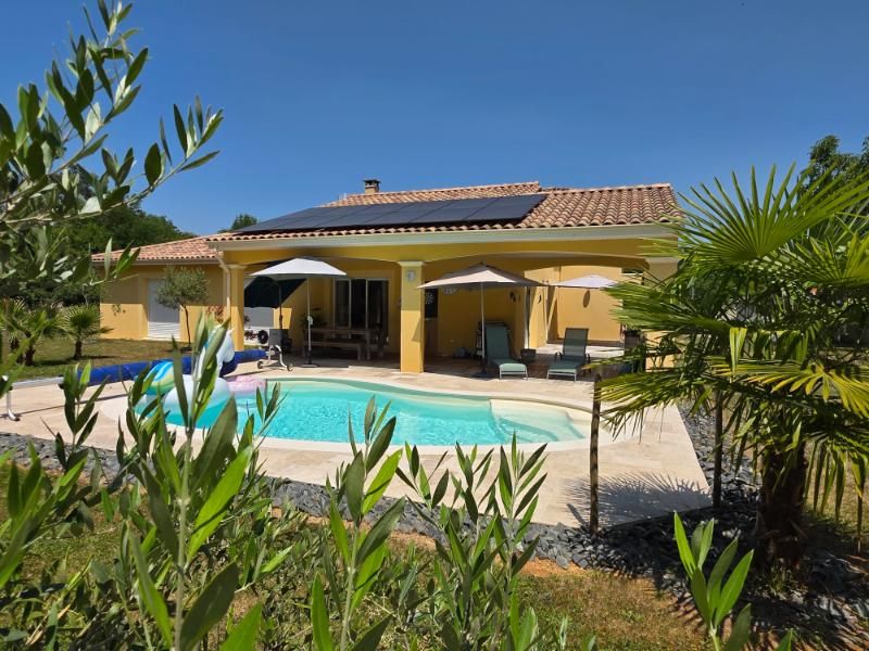 NEUVIC Maison 215 m2 avec piscine, 6 chambres 1