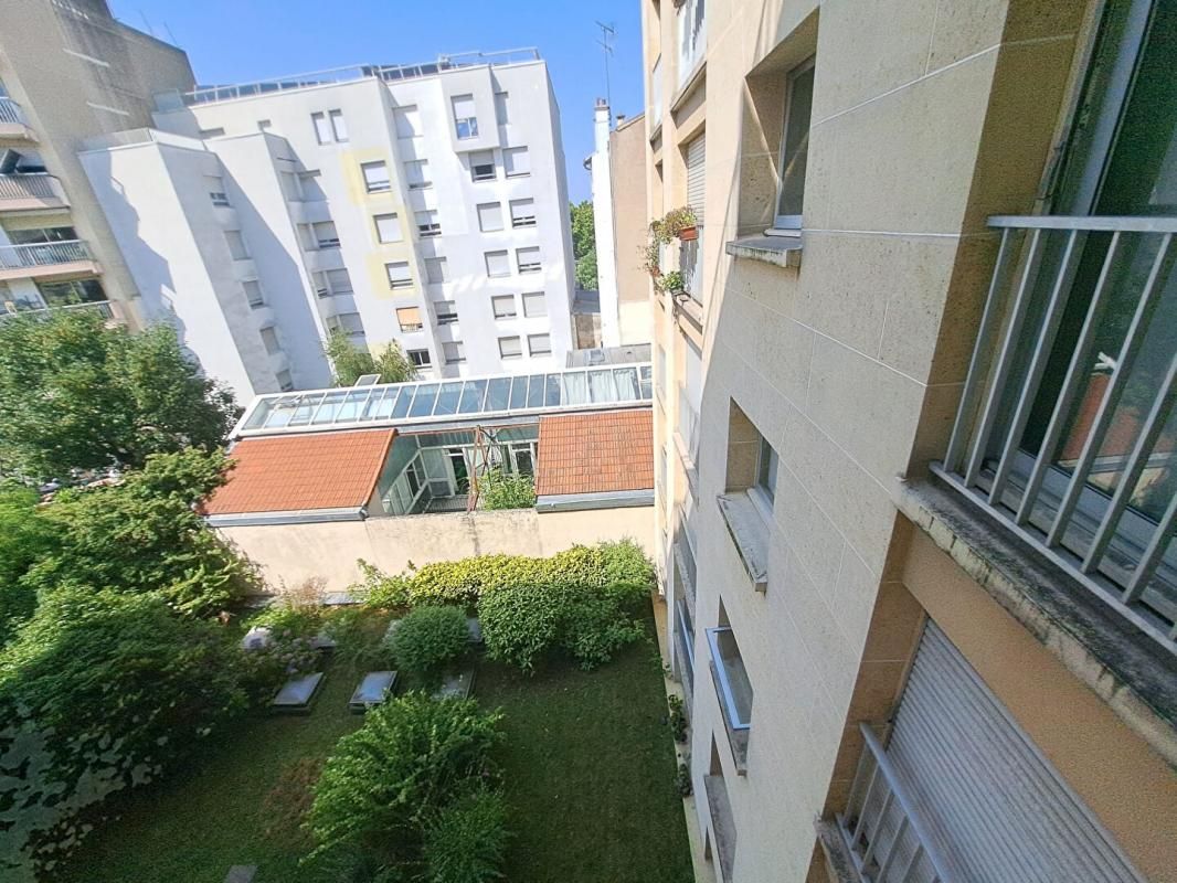 Studio rénové étage élévé Mont Cenis