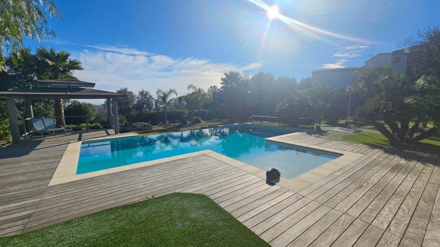 GRIMAUD Villa Grimaud 5 pièce(s) 120 m2 1