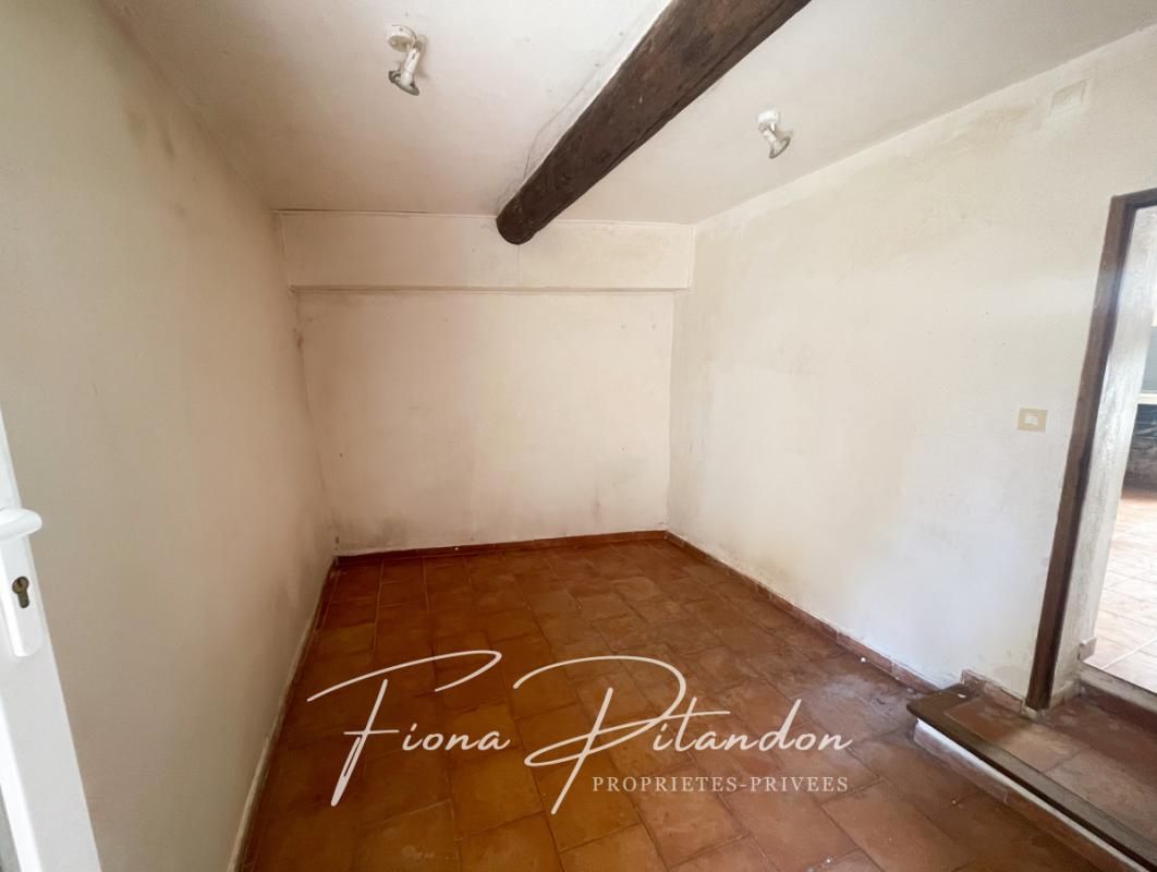 CADENET Appartement T2 avec balcon et caves 3
