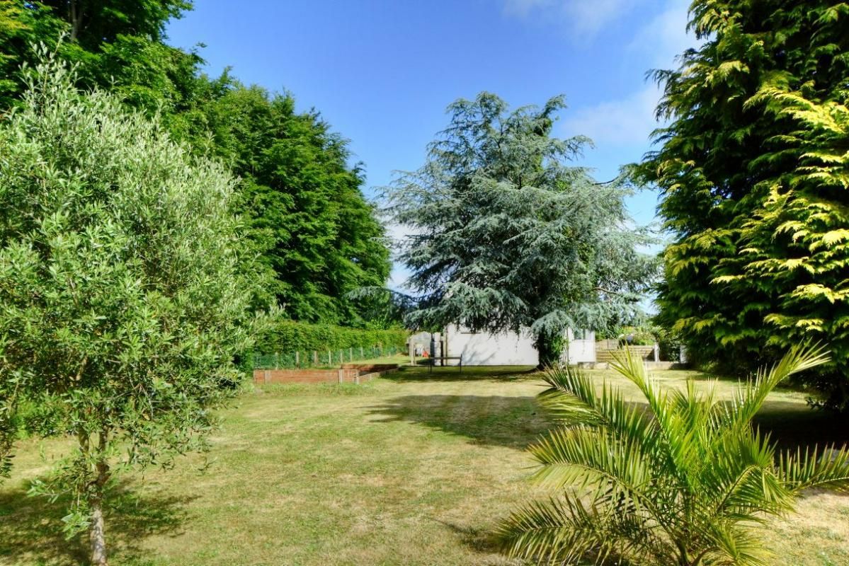 Maison rénovée à Trédarzec, 5 chambres sur un terrain de 1180 m2
