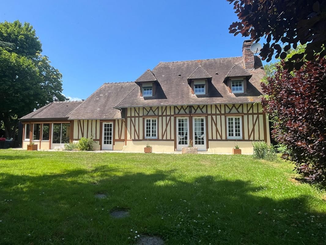 Magnifique ensemble de 2 maisons normandes sur parc arboré