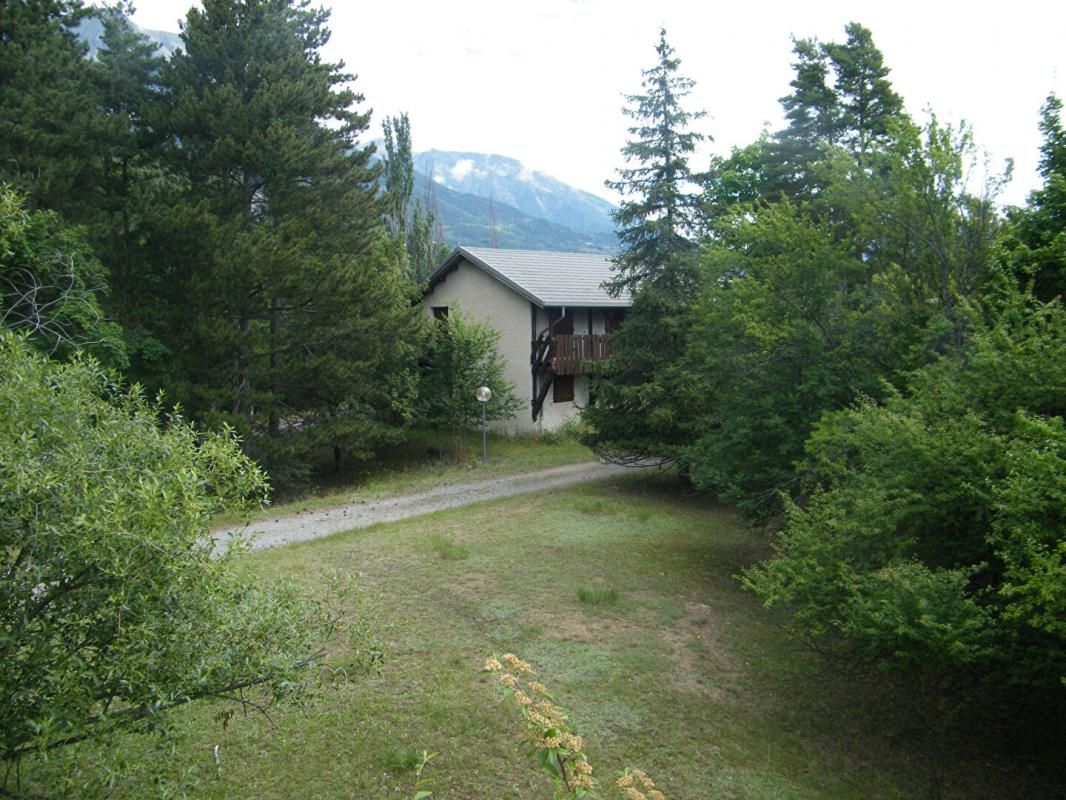 CHATEAUROUX-LES-ALPES Propriété de loisirs Chateauroux Les Alpes 136 pièce(s) 2557 m2 3