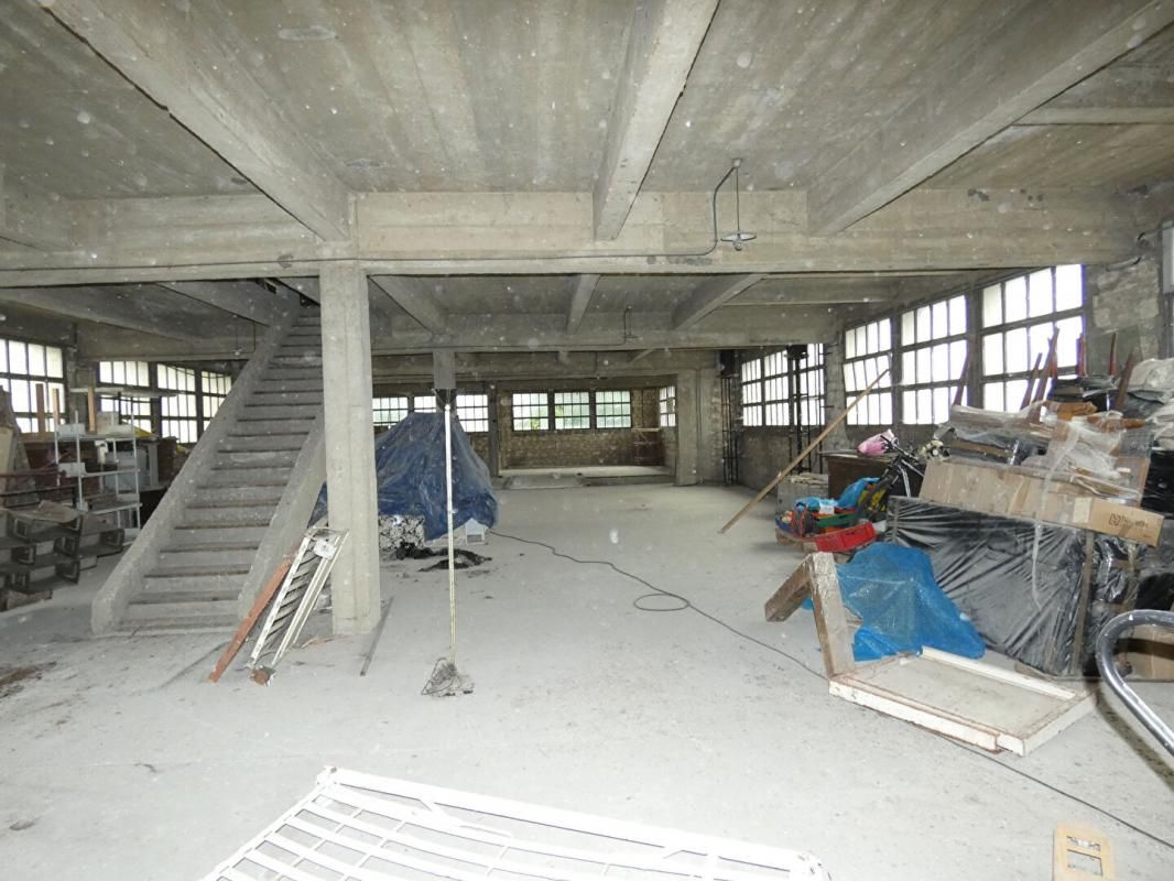 AUNAY-SUR-ODON Ensemble immobilier en coeur de ville 2