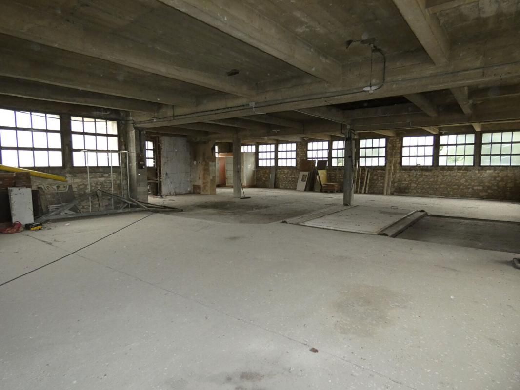 AUNAY-SUR-ODON Ensemble immobilier en coeur de ville 3
