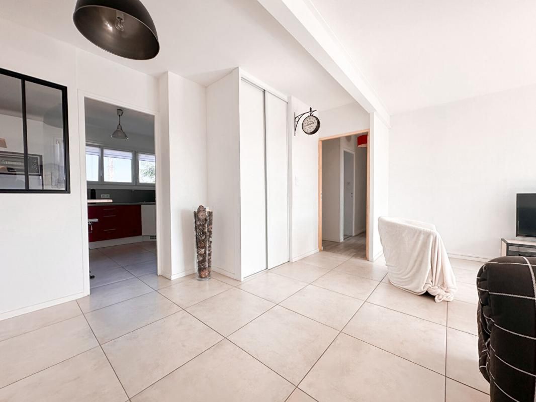 SAINT-HERBLAIN Appartement traversant de 80 m² - Dernier étage au coeur du Bourg de Saint-Herblain 3