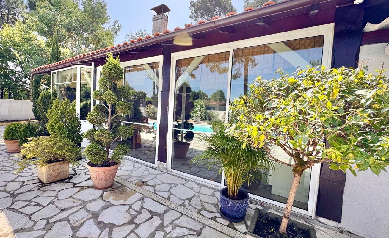 LEGE-CAP-FERRET Maison avec piscine et grand garage 2