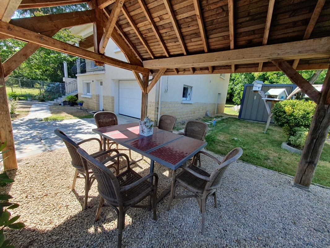 TERRASSON-LAVILLEDIEU Maison de ville 7 pièces sur un terrain clos de 1167m² 2