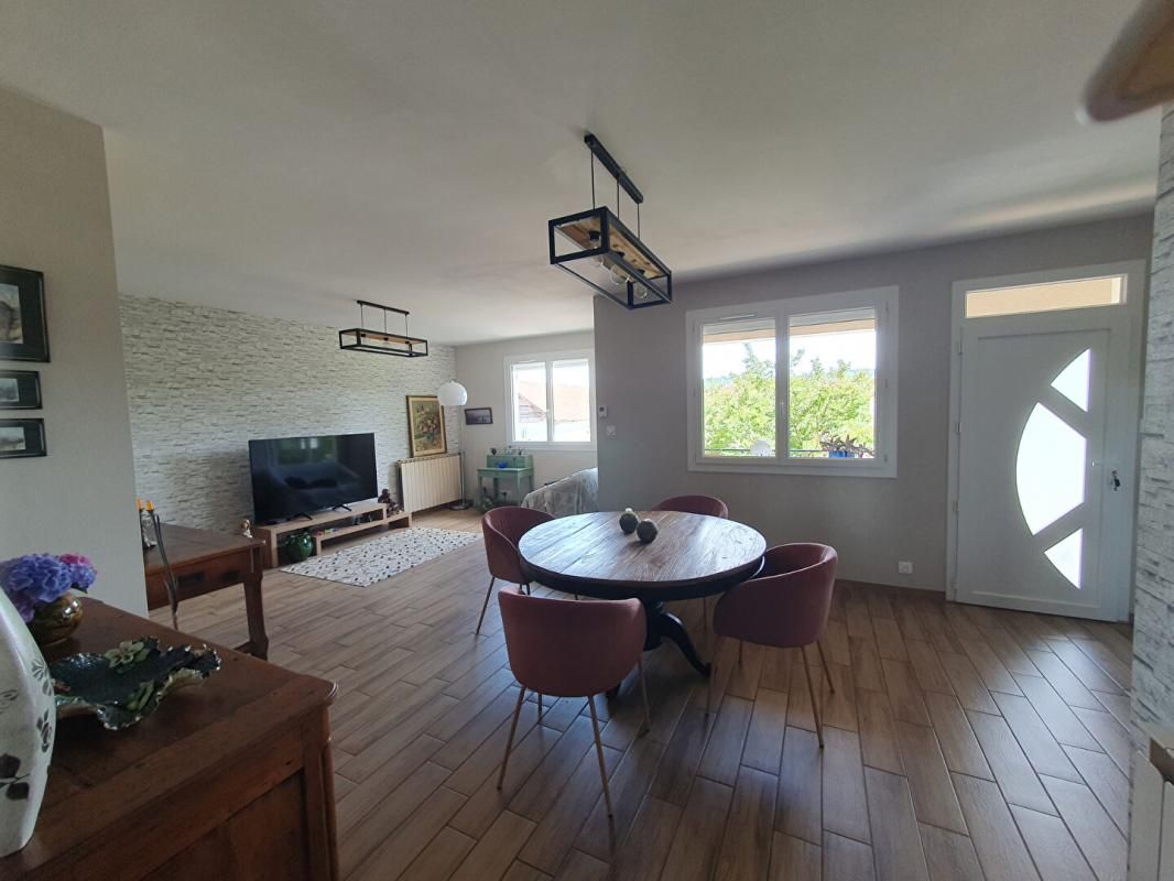 TERRASSON-LAVILLEDIEU Maison de ville 7 pièces sur un terrain clos de 1167m² 3