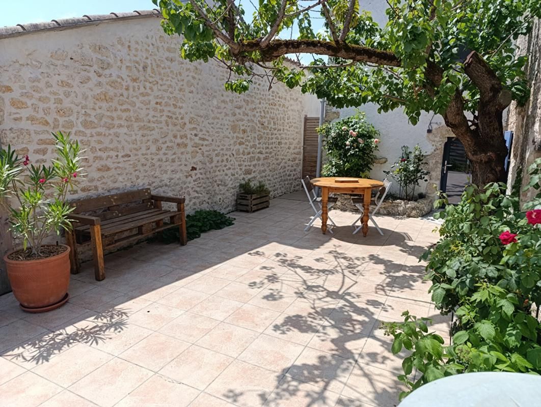 SAINT-JUST-LUZAC Dept 17 Saint Just Luzac Maison Charentaise 4 pièce(s) 75 m2 2