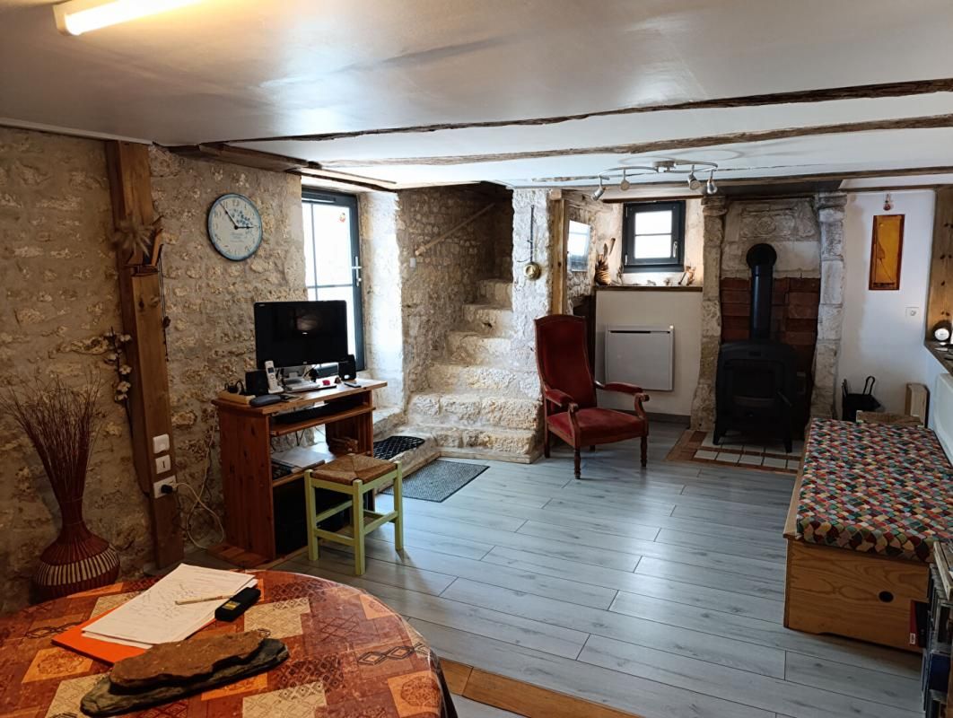 SAINT-JUST-LUZAC Dept 17 Saint Just Luzac Maison Charentaise 4 pièce(s) 75 m2 3