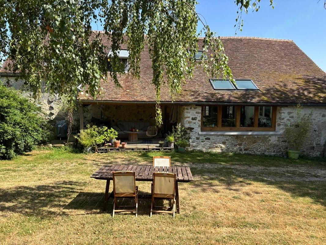 MAISON-ROUGE TRES BELLE LONGERE 3