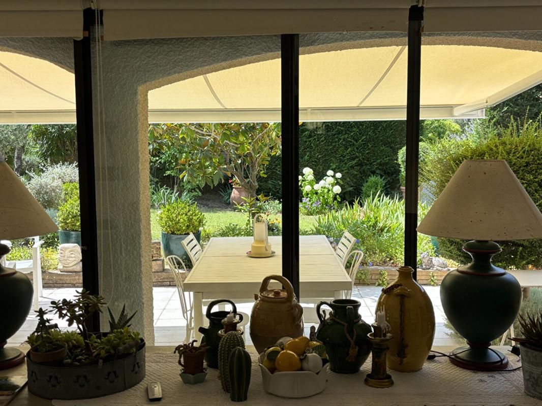 UZES À Uzès, une maison au charme singulier dans un écrin de nature 3