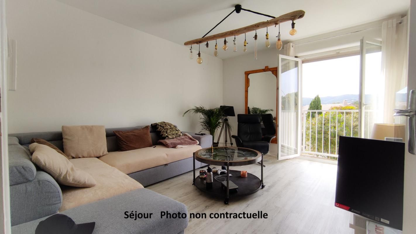 LA LONDE-LES-MAURES LOCATION VIDE ANNUELLE T2+CAVE+PARKING CENTRE VILLE LA LONDE 1