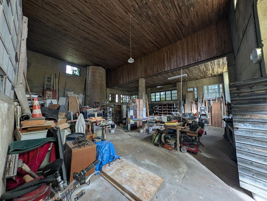 Atelier Agonac 1 pièce(s) 210 m2