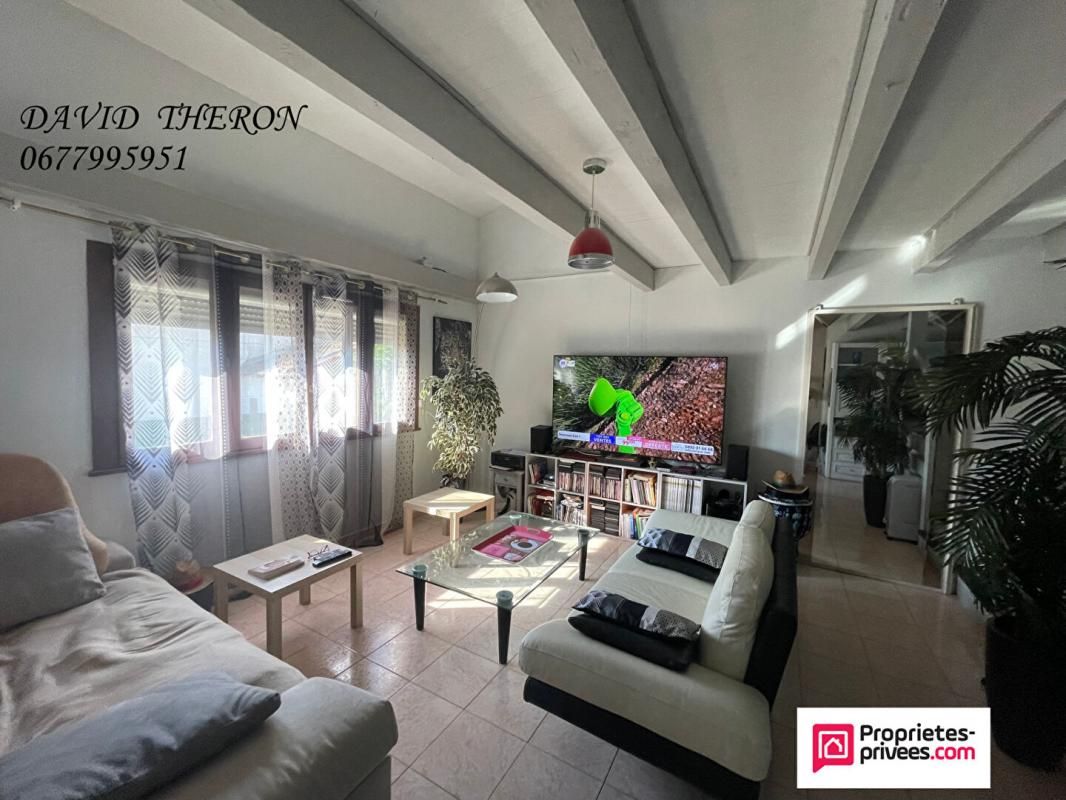 ALES Appartement Ales 4 pièce(s) 87.90 m2 dans une villa 2