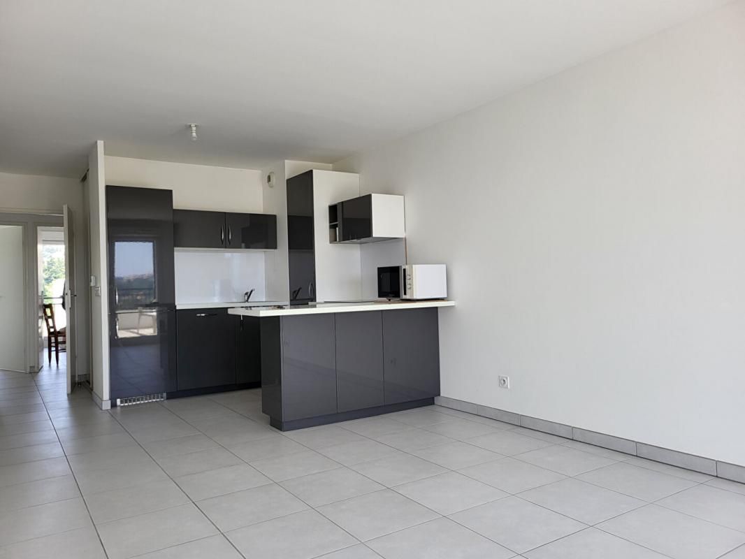 PLAN-DE-CUQUES Appartement Plan De Cuques 3 pièce(s) 63 m2 DERNIER ETAGE 2