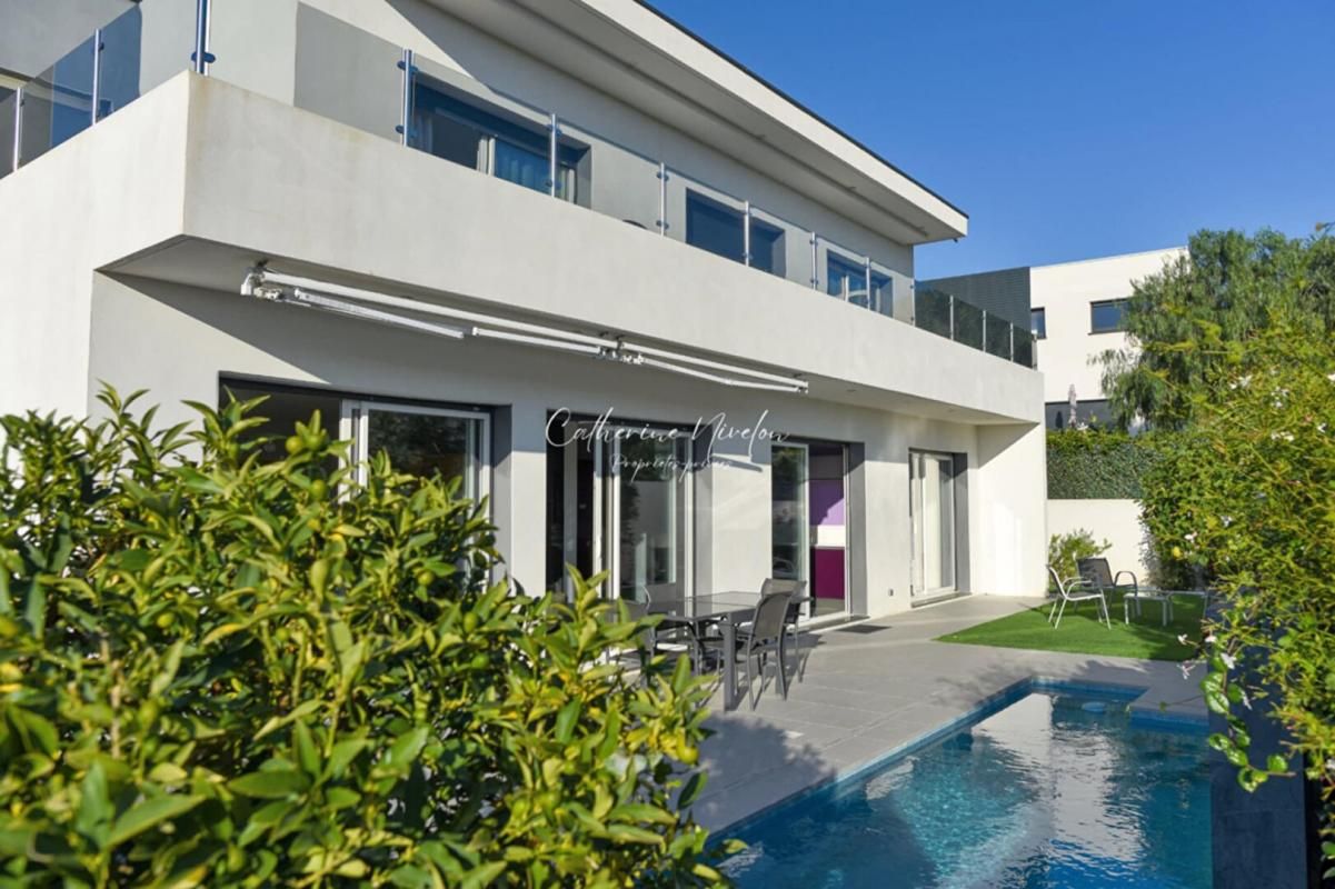 Villa 7 pièce(s) 200 m2