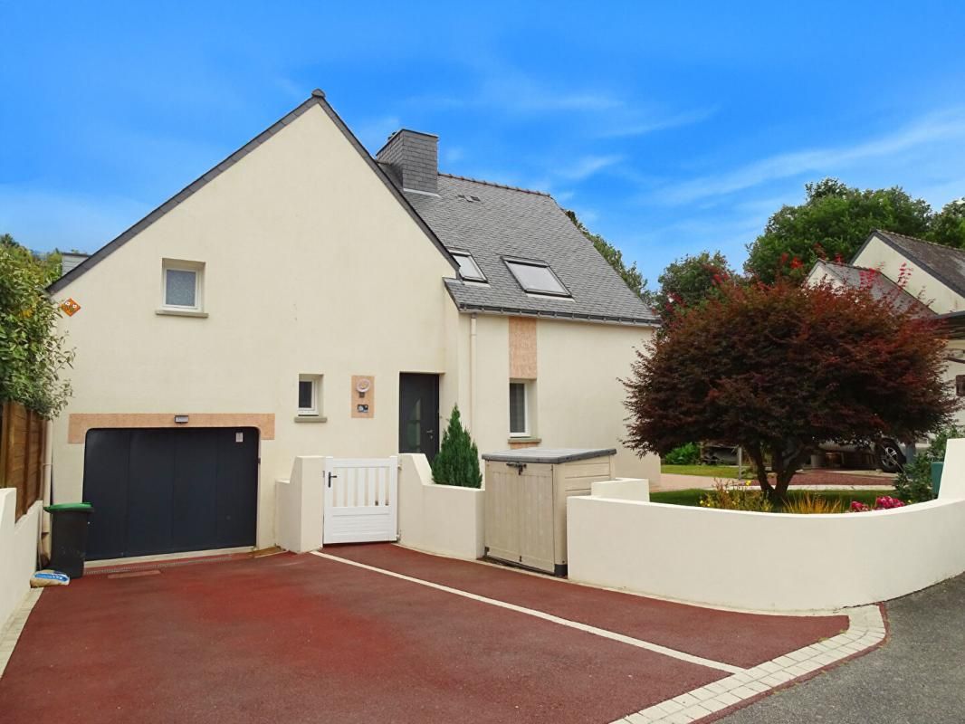 QUEVEN TRES BELLE MAISON CONTEMPORAINE de 128 m2 réalisée en 2003 dans le Morbihan ? (10 km de Lorient ? 12 km des plages) 1
