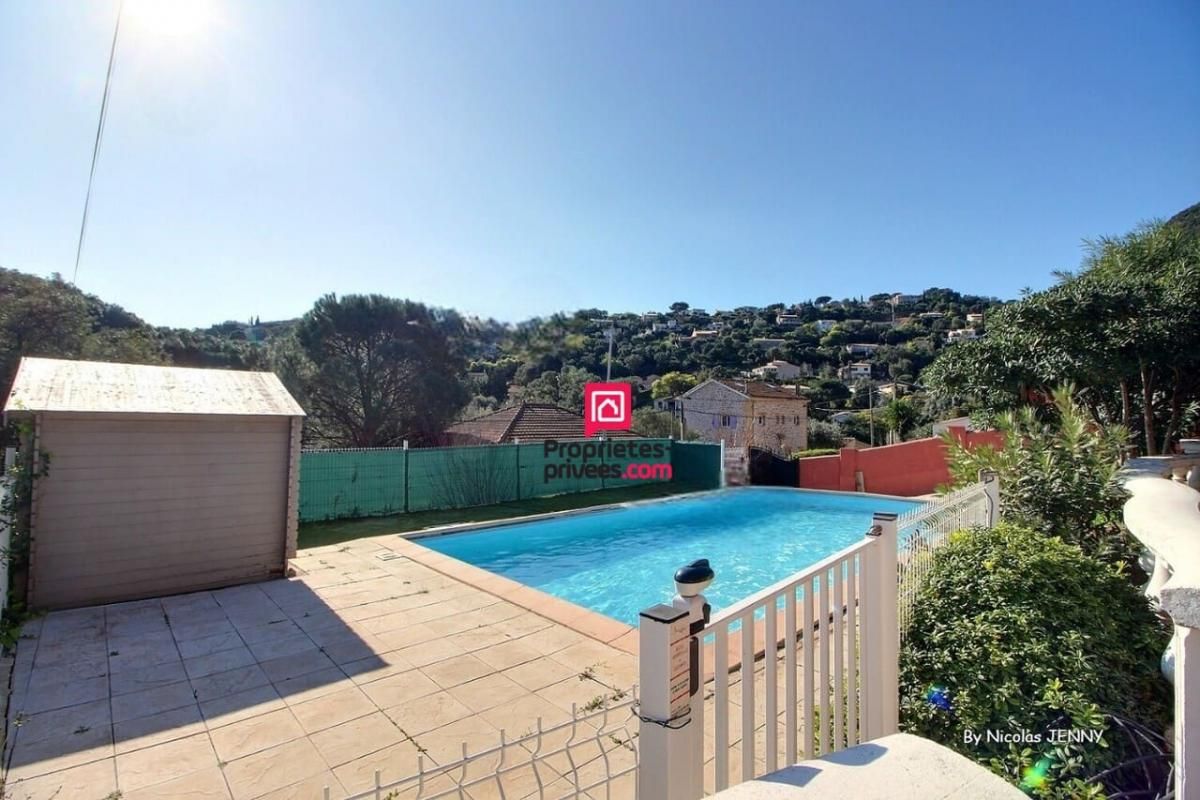 CAVALAIRE-SUR-MER Maison 5 pièces avec piscine - Cavalaire-sur-Mer - 110 m² - 599 000 Euros - 2