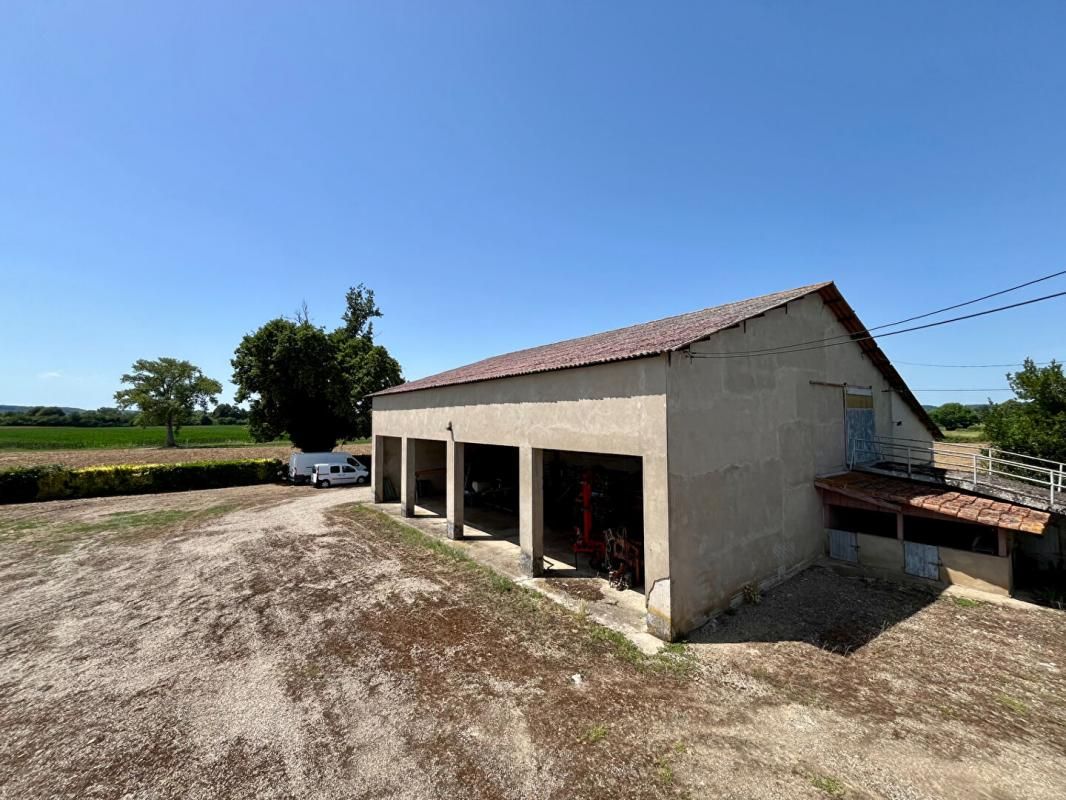 SAUVETERRE-SAINT-DENIS Maison T6 de 181.68 m² et Dépendances de 450 m² 3