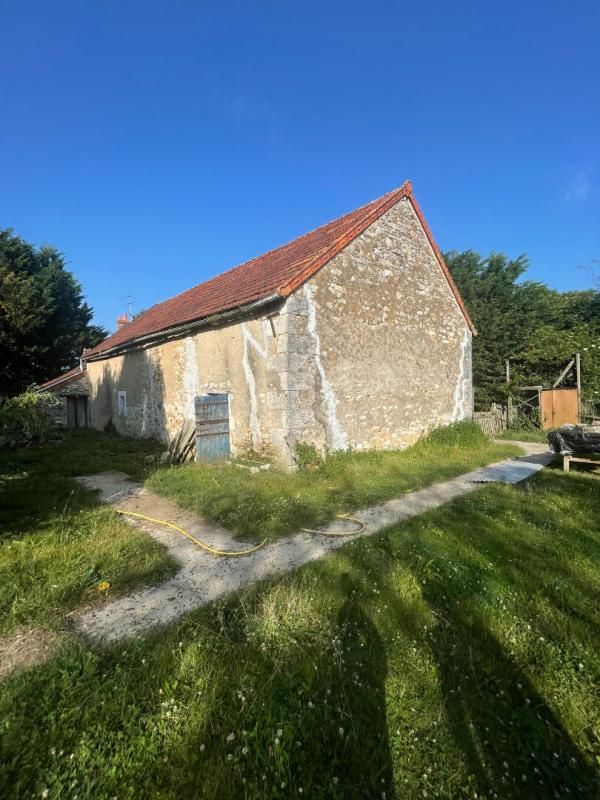 REZAY Charmante maison en pierre avec grand terrain constructible à Rezay 99 m2 1
