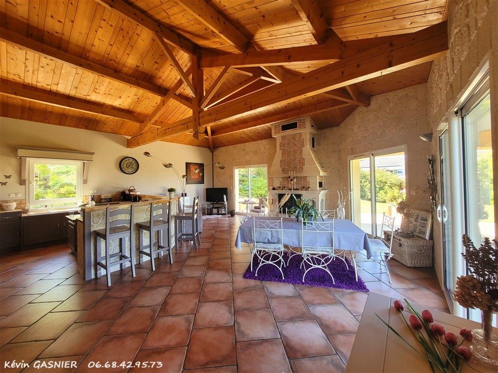 GARAT GARAT (16410) : Maison de 140m2 avec 3 chambres 3