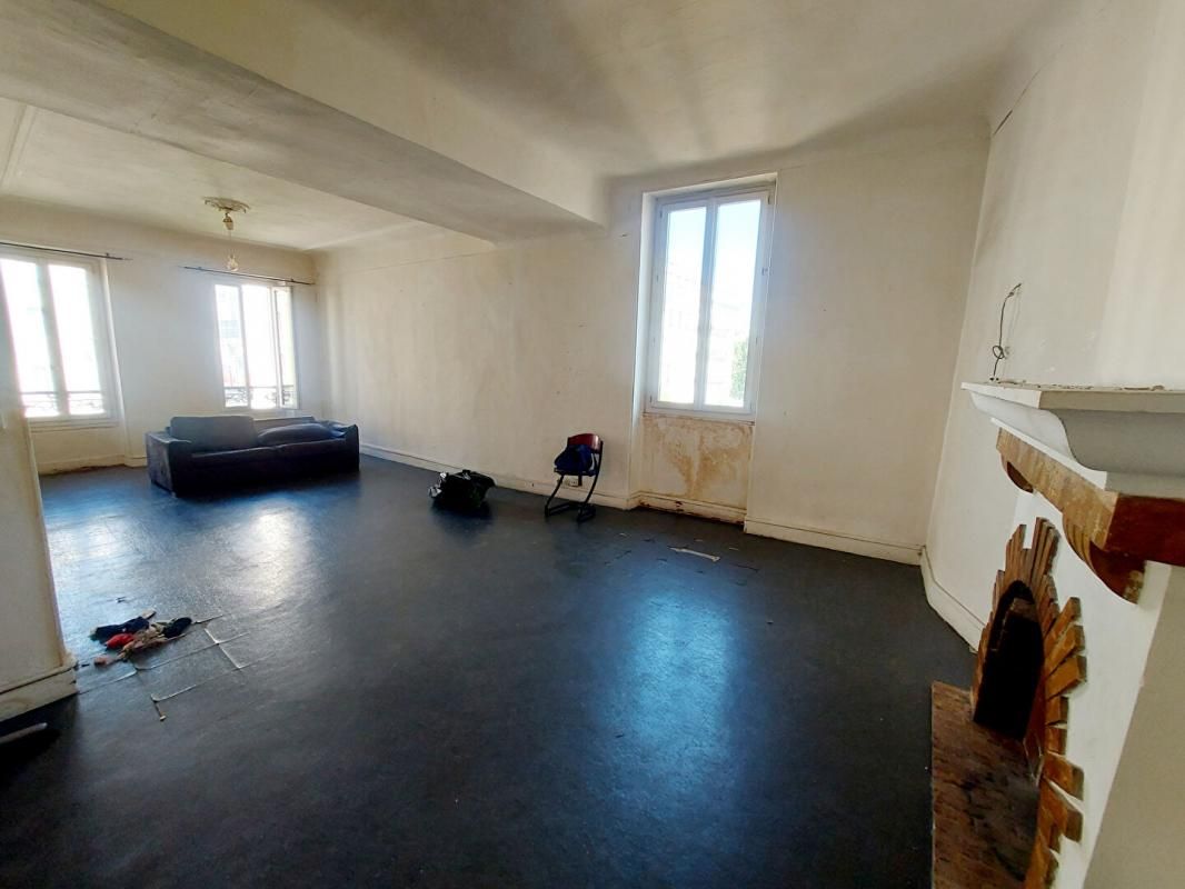 MARSEILLE-6E-ARRONDISSEMENT Appartement 4 pièce(s) + chambre de service + cave 3