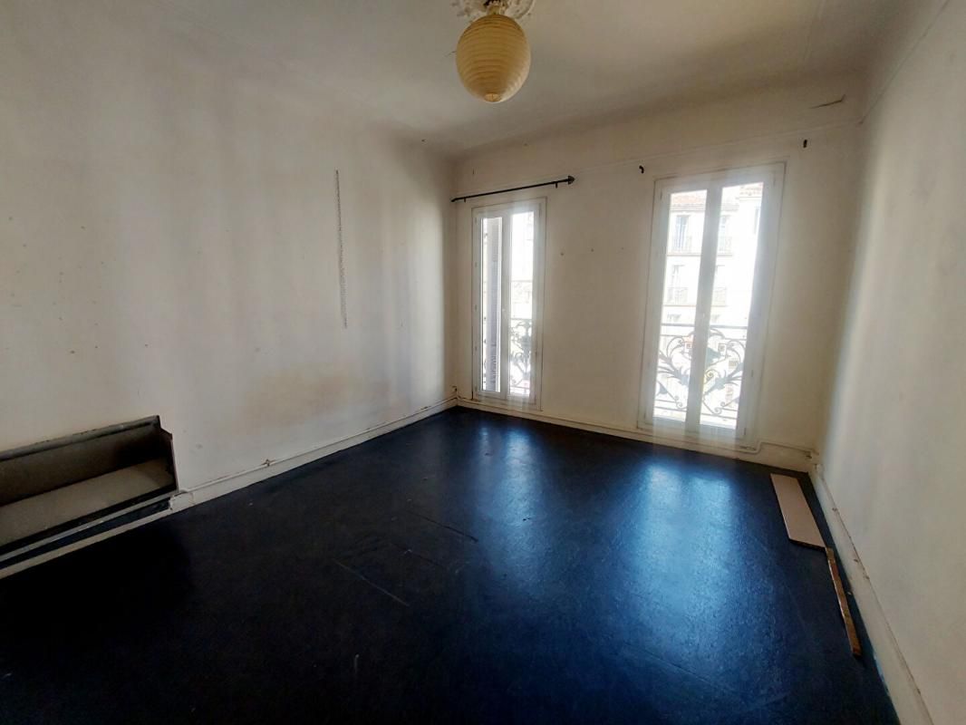 MARSEILLE-6E-ARRONDISSEMENT Appartement 4 pièce(s) + chambre de service + cave 4