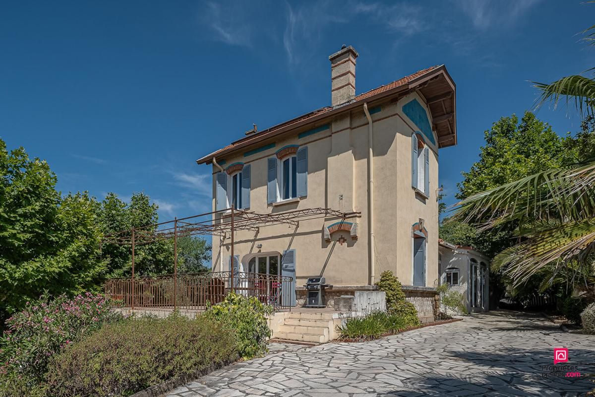 AUBAGNE Maison Aubagne 6 pièce(s) 196 m2 Piscine & Jardin Méditerranéen 3