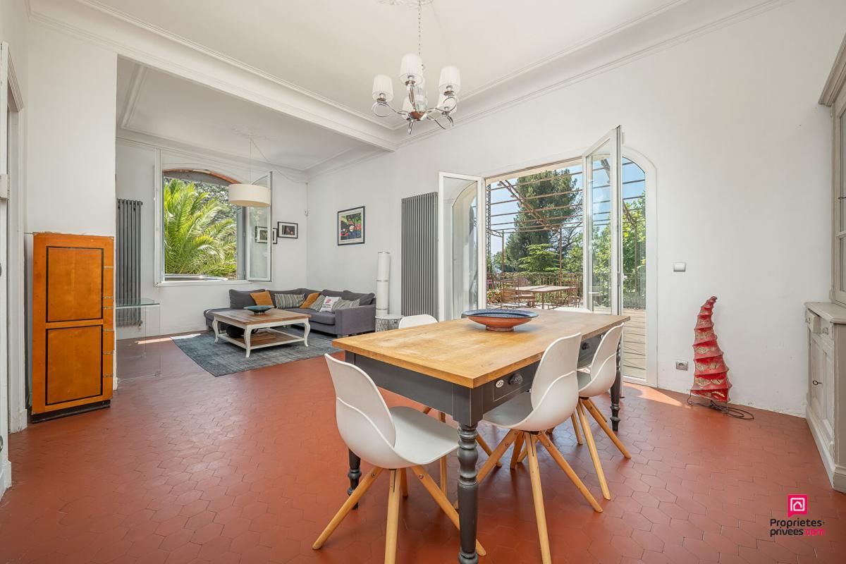 AUBAGNE Maison Aubagne 6 pièce(s) 196 m2 Piscine & Jardin Méditerranéen 4