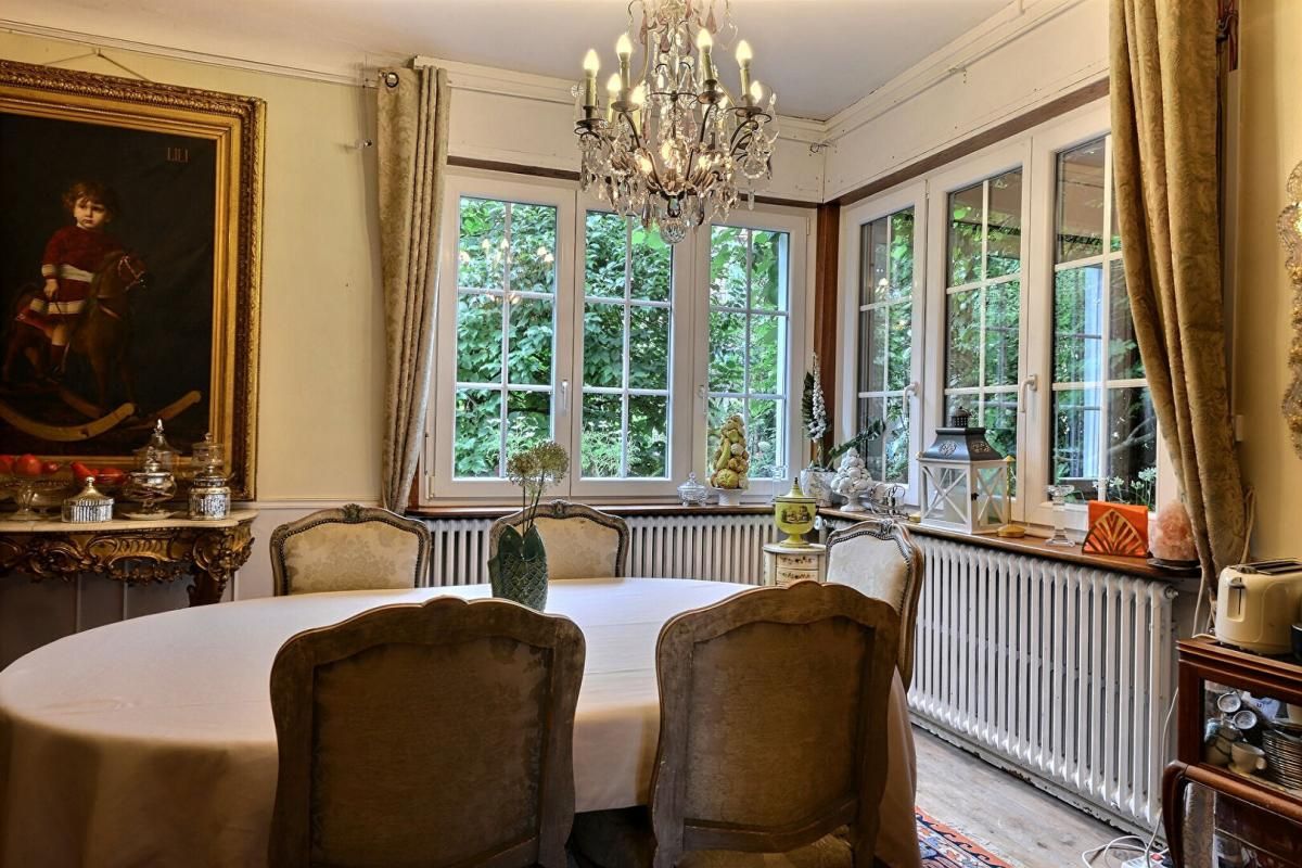 MULHOUSE Mulhouse, au coeur du Rebberg, belle maison bourgeoise 5 chambres, au calme d'une discrète impasse 2