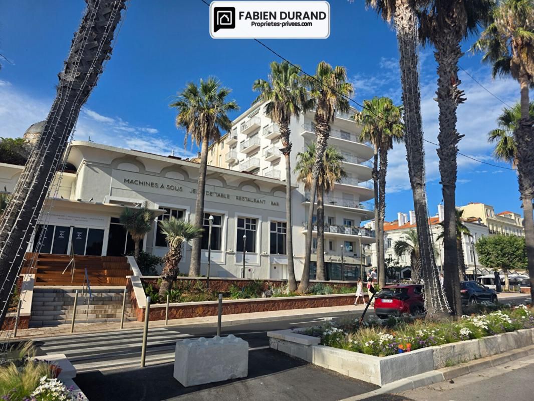 SAINT-RAPHAEL Appartement Saint Raphael 2 pièce(s) 43 m2 dernier étage front de mer 410526 euros 4