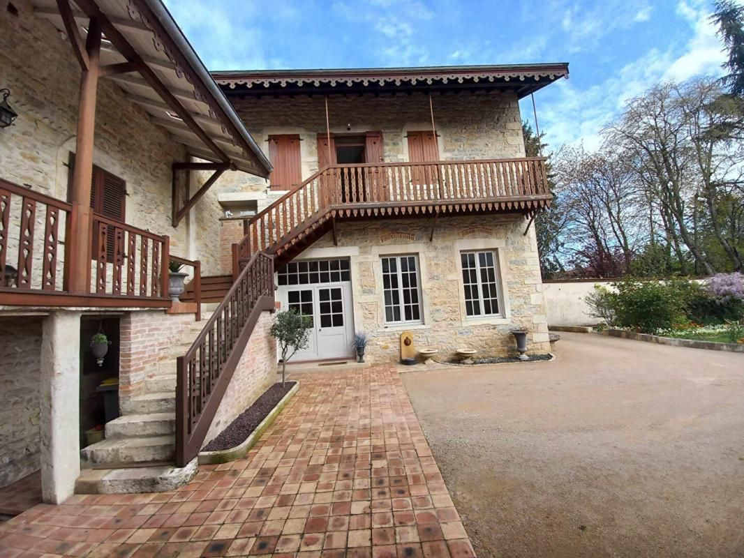 BOURG-EN-BRESSE Maison de caractère en pierres Bourg En Bresse 200 m2 1